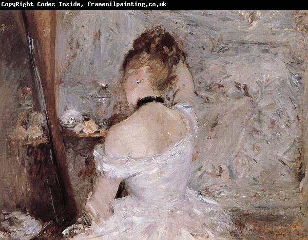 Berthe Morisot The woman is dressing the hair